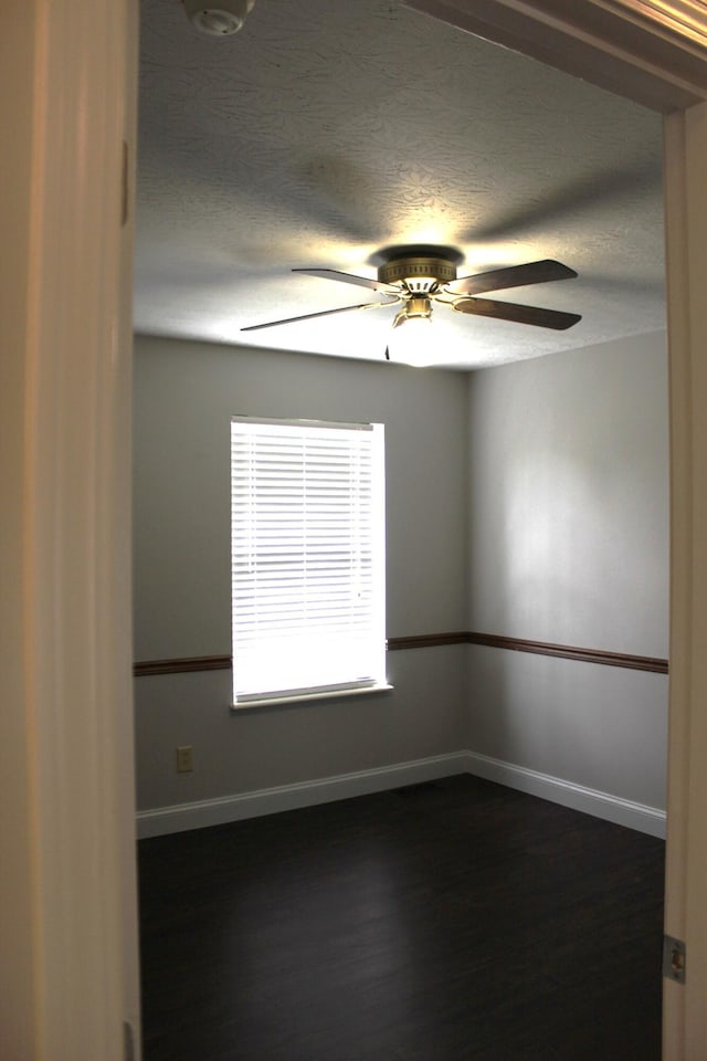 10083 Irish Way, Union, KY 41091 - spare room with dark wood-style flooring, ceiling fan, baseboards, and a textured ceiling