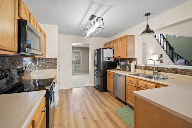10335 Mackay Ct, Independence, KY 41051 - kitchen with stainless steel appliances, a sink, decorative backsplash, light wood-type flooring, and a textured ceiling