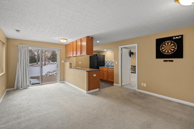 10335 Mackay Ct, Independence, KY 41051 - kitchen with freestanding refrigerator, carpet floors, a textured ceiling, baseboards, and a peninsula