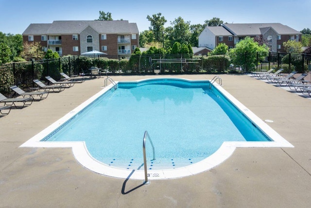 701 Napa Valley Ln Unit 9, Crestview Hills, KY 41017 - community pool featuring a patio