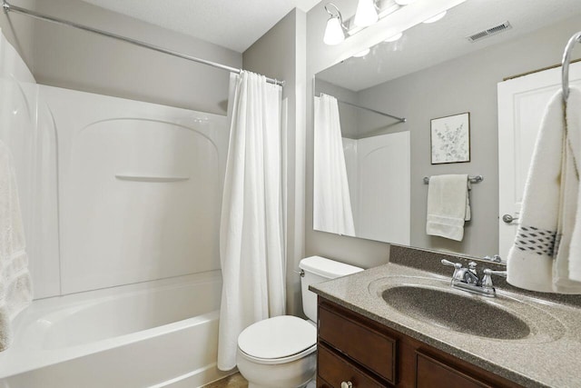 2225 Rolling Hills Dr, Covington, KY 41017 - full bathroom with vanity and shower / bath combo with shower curtain