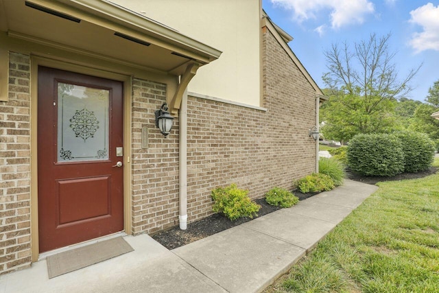 2225 Rolling Hills Dr, Covington, KY 41017 - view of exterior entry featuring brick siding and stucco siding