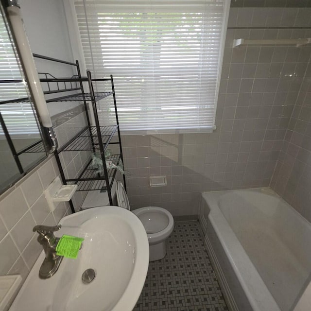 106 Roland Ave, Owenton, KY 40359 - full bathroom featuring a sink, tile walls, a bathtub, toilet, and tile patterned floors