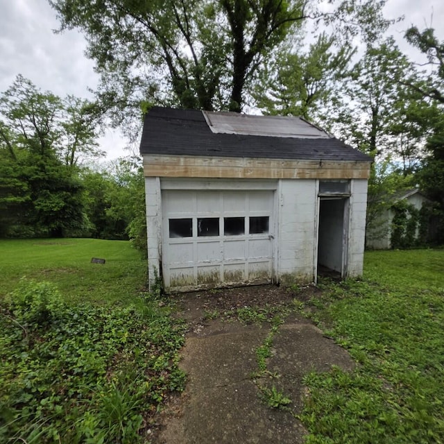 106 Roland Ave, Owenton, KY 40359 - detached garage featuring driveway