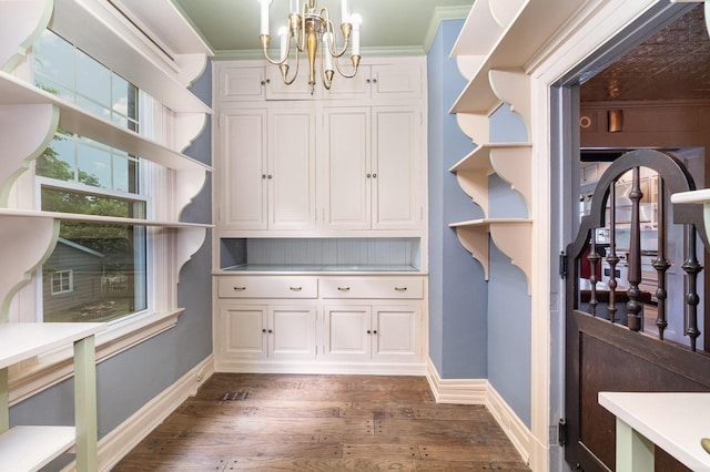 34 Ridge Rd, Fort Mitchell, KY 41011 - mudroom featuring a chandelier, dark wood-style floors, and ornamental molding