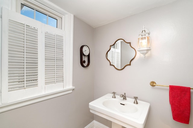 34 Ridge Rd, Fort Mitchell, KY 41011 - bathroom featuring a sink
