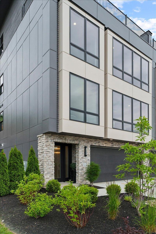 76 W 13th St Unit 34, Newport, KY 41071 - view of home's exterior featuring stone siding and stucco siding