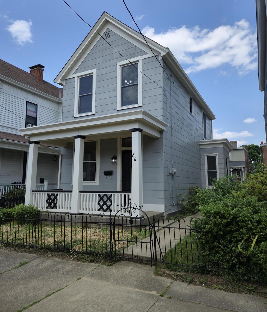 261 Foote Ave, Bellevue, KY 41073 - view of front of house with a porch and a fenced front yard