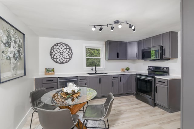 12077 Vises Trl, Covington, KY 41015 - kitchen featuring stainless steel appliances, gray cabinets, light countertops, and light wood-style flooring