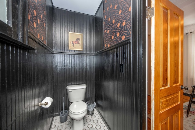 1915 Scott St, Covington, KY 41014 - bathroom featuring toilet and tile patterned flooring