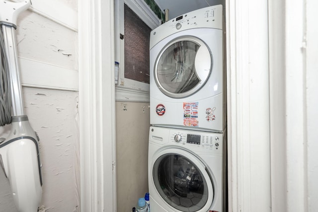 1915 Scott St, Covington, KY 41014 - laundry area with stacked washer / dryer