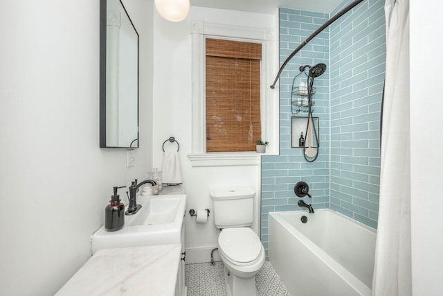 1915 Scott St, Covington, KY 41014 - bathroom featuring shower / bath combination with curtain and vanity