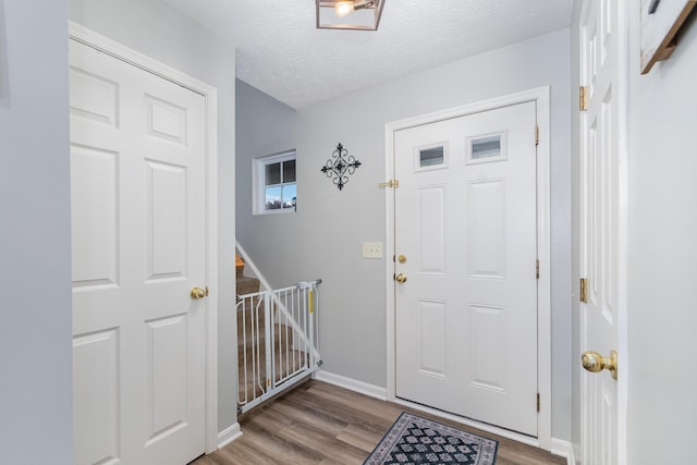 2246 Algiers St, Union, KY 41091 - entrance foyer with wood finished floors and a textured ceiling