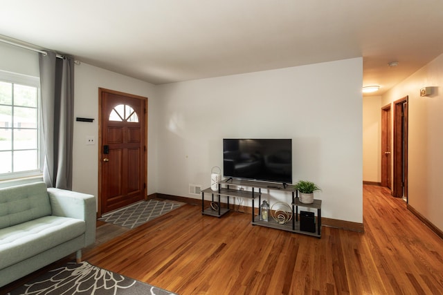 3141 Riggs Ave, Erlanger, KY 41018 - living room with wood finished floors and baseboards