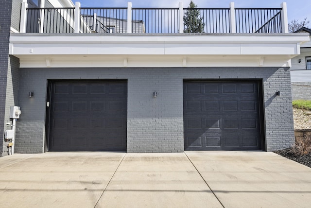 202 W 13th St, Newport, KY 41071 - garage with driveway
