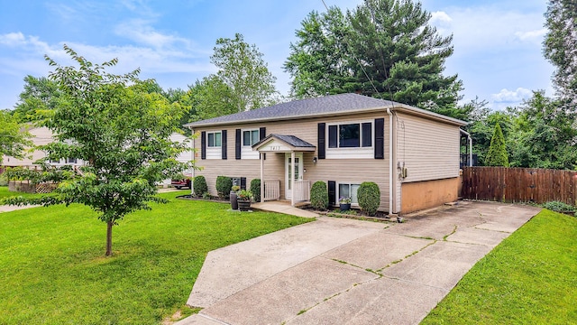 3413 Spruce Tree Ln, Erlanger, KY 41018 - split foyer home featuring concrete driveway