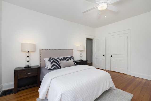 22 Woodland Pl, Fort Thomas, KY 41075 - bedroom featuring wood finished floors, a ceiling fan, and a closet