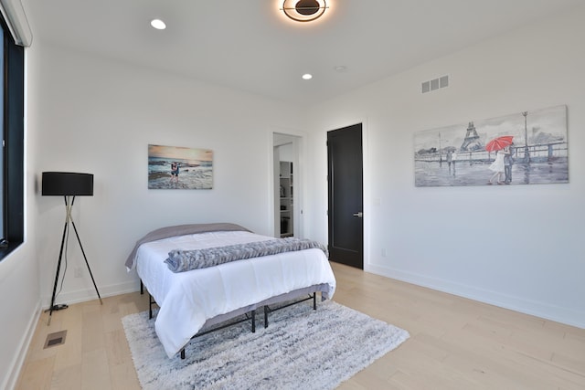 716 Western Ave, Covington, KY 41011 - bedroom featuring light wood-style floors and recessed lighting