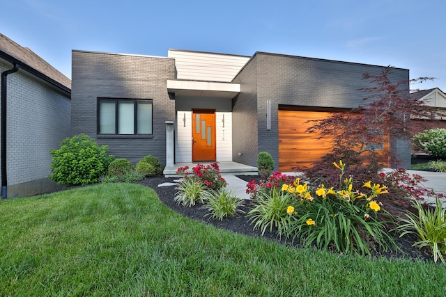 716 Western Ave, Covington, KY 41011 - contemporary home with an attached garage, brick siding, and a front lawn