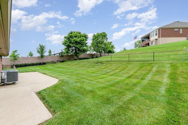 9513 Old Union Rd, Union, KY 41091 - fenced backyard with a patio area