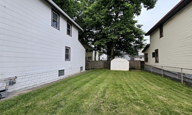 4336 Glenn Ave, Covington, KY 41015 - fenced backyard featuring a storage unit