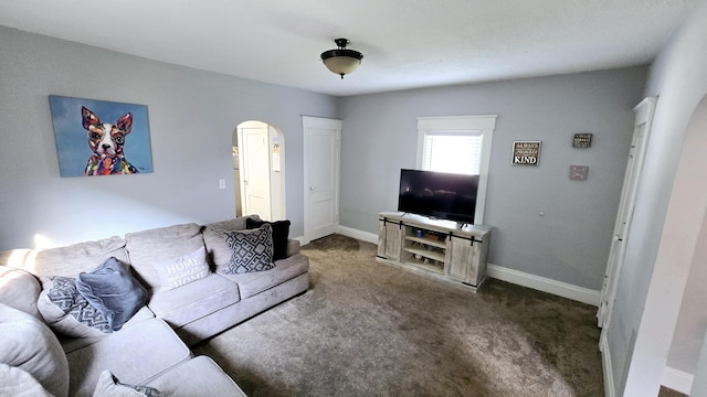 4336 Glenn Ave, Covington, KY 41015 - living area featuring arched walkways and carpet flooring