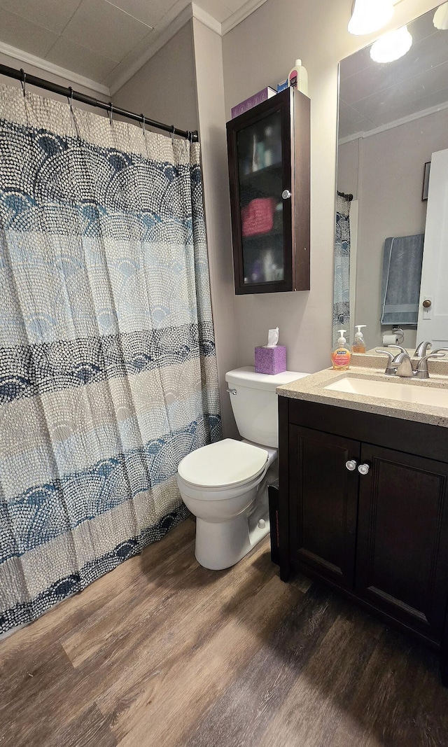 4336 Glenn Ave, Covington, KY 41015 - bathroom featuring ornamental molding, wood finished floors, and vanity