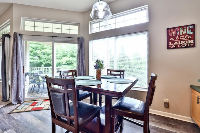 852 Flint Rdg Unit 4-302, Cold Spring, KY 41076 - dining area with dark wood-style flooring and a high ceiling