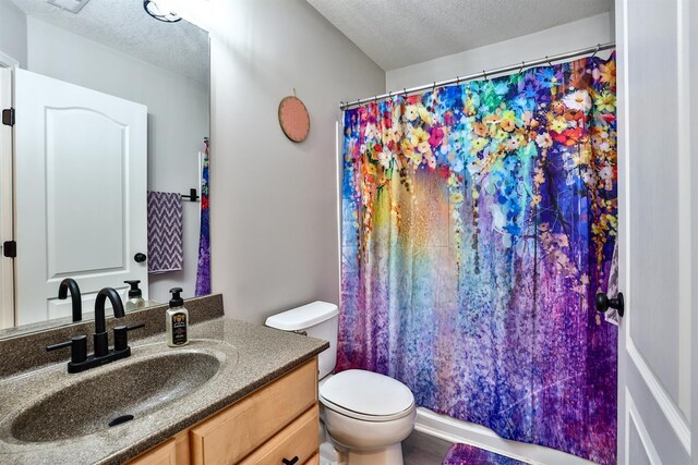852 Flint Rdg Unit 4-302, Cold Spring, KY 41076 - full bath with vanity, a textured ceiling, and curtained shower