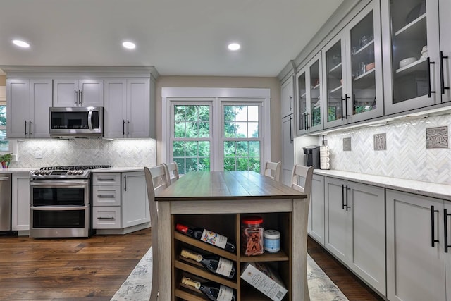 328 Creekwood Dr, Edgewood, KY 41017 - kitchen featuring appliances with stainless steel finishes, gray cabinetry, tasteful backsplash, plenty of natural light, and recessed lighting