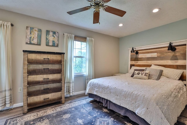 328 Creekwood Dr, Edgewood, KY 41017 - bedroom with wood finished floors, recessed lighting, ceiling fan, and a textured ceiling