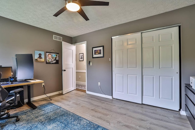 328 Creekwood Dr, Edgewood, KY 41017 - office space featuring a ceiling fan, light wood-style floors, and a textured ceiling