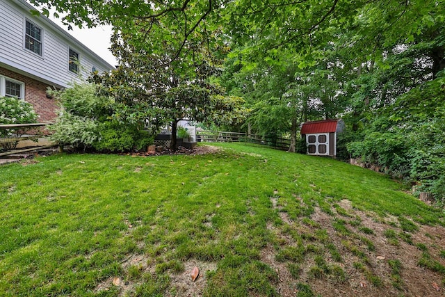 328 Creekwood Dr, Edgewood, KY 41017 - view of yard featuring a shed