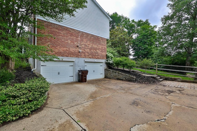 328 Creekwood Dr, Edgewood, KY 41017 - garage featuring concrete driveway