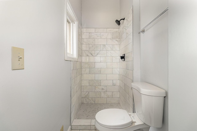 3712 Park Ave, Covington, KY 41015 - bathroom with toilet and tiled shower