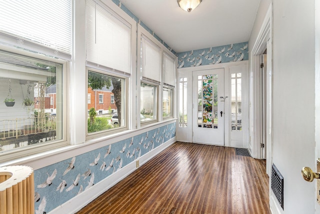 3712 Park Ave, Covington, KY 41015 - foyer entrance with wallpapered walls, healthy amount of natural light, wood finished floors, and radiator heating unit