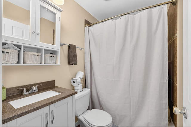 1212 Leslie Marie Ct, Elsmere, KY 41018 - bathroom featuring vanity and a shower with curtain