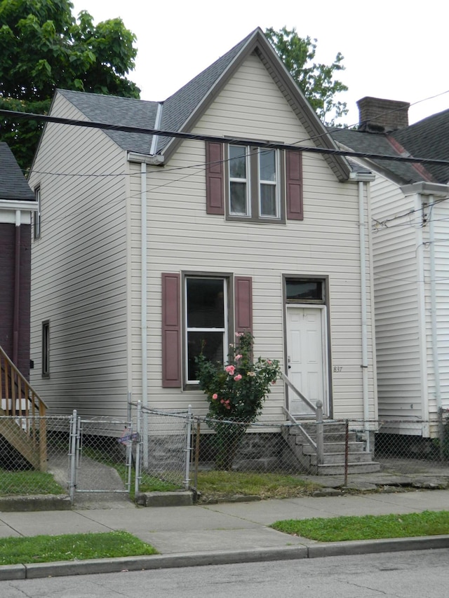 837 Central Ave, Newport, KY 41071 - traditional-style house with entry steps, a gate, and a fenced front yard