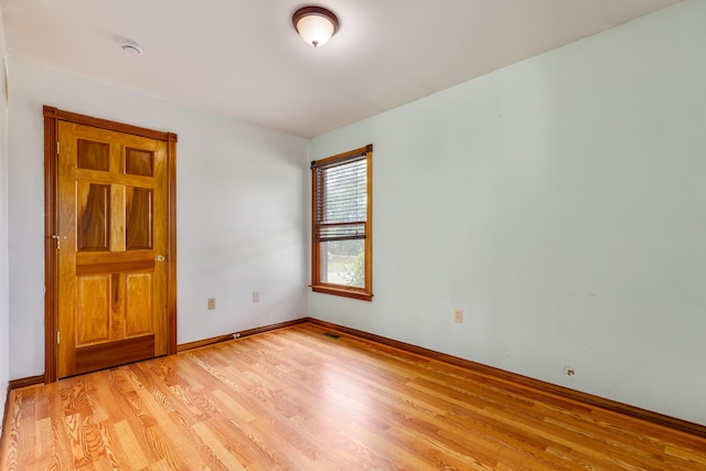 1041 Kidwell Rd, Demossville, KY 41033 - empty room with light wood-style flooring and a smoke detector