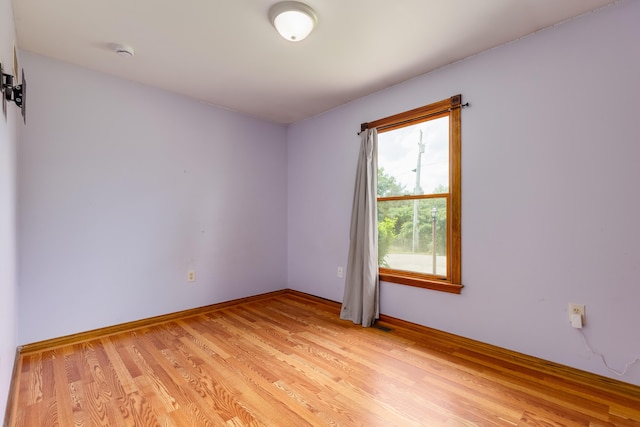 1041 Kidwell Rd, Demossville, KY 41033 - unfurnished room with light wood-type flooring and a smoke detector