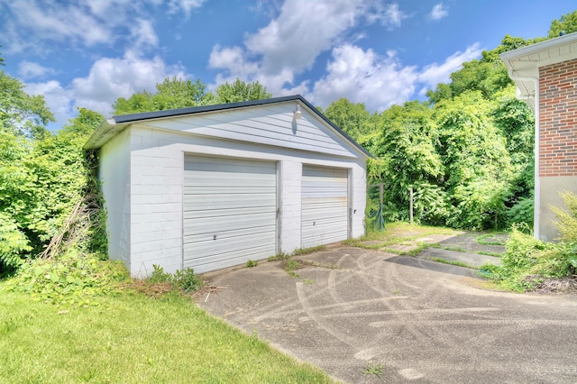 5370 Skyline Dr, Highland Heights, KY 41076 - view of detached garage
