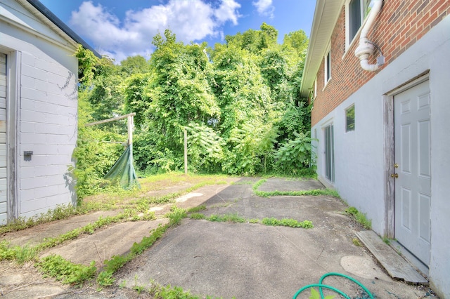 5370 Skyline Dr, Highland Heights, KY 41076 - view of yard featuring a patio