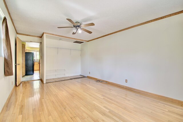 5370 Skyline Dr, Highland Heights, KY 41076 - unfurnished bedroom with freestanding refrigerator, light wood-type flooring, ornamental molding, a closet, and ceiling fan