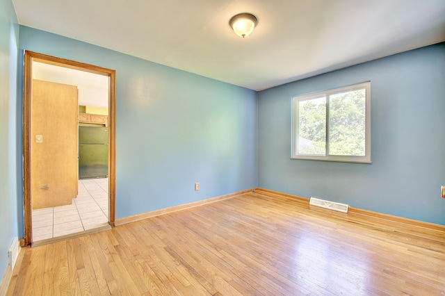 5370 Skyline Dr, Highland Heights, KY 41076 - empty room featuring wood-type flooring and baseboards