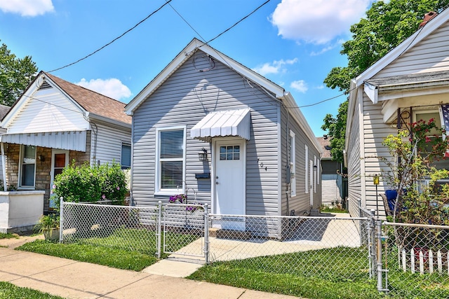704 W 35th St, Covington, KY 41015 - photo 1