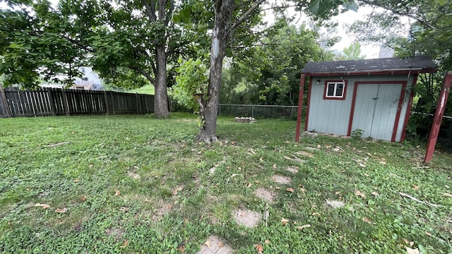38 Carriage Hill Dr, Erlanger, KY 41018 - fenced backyard featuring a shed