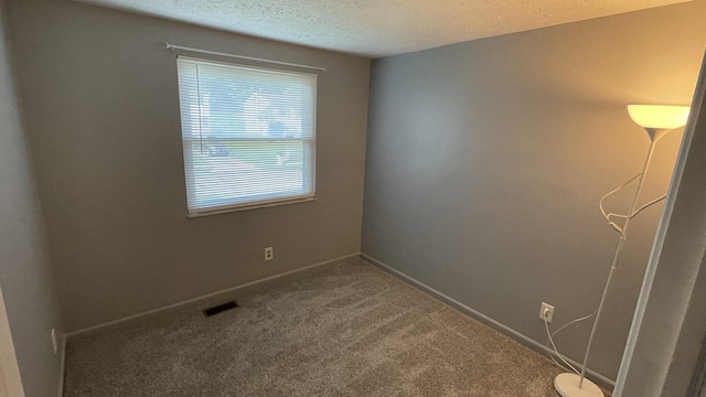 38 Carriage Hill Dr, Erlanger, KY 41018 - unfurnished room featuring carpet and a textured ceiling