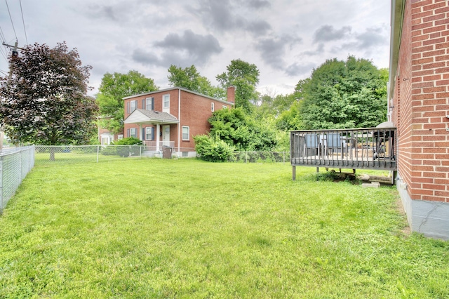 2 Doris Dr, Latonia, KY 41015 - fenced backyard with a deck