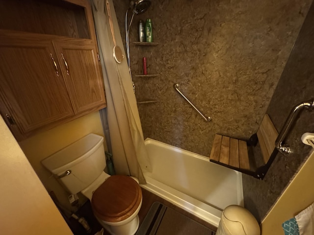 4120 Taylor Ct, Erlanger, KY 41018 - full bathroom with toilet and shower / tub combo with curtain
