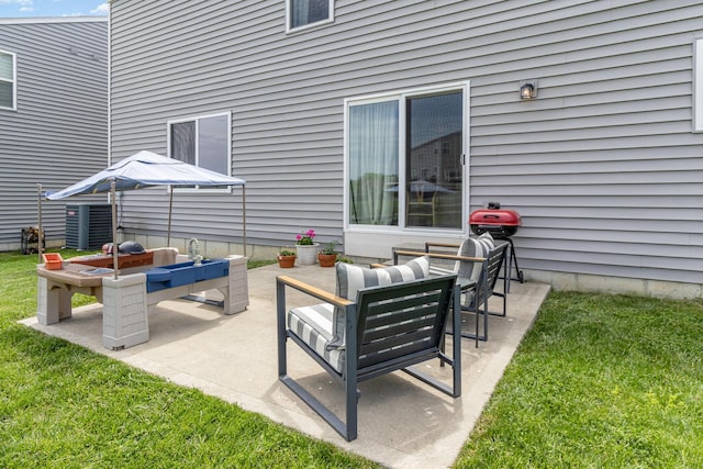 6638 Glencree Ln, Union, KY 41091 - view of patio / terrace featuring an outdoor living space